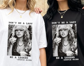Camiseta de Stevie Nicks, tejido ligero y oscuro, estampado rock vintage.