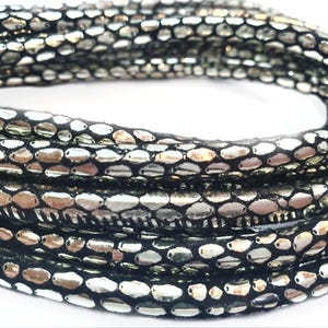 Cordon rond en cuir véritable Nappa de nombreuses couleurs 6 mm - Python noir platine (lot de 2 m) Nappa Rond Echt Leer 6 mm