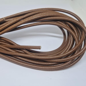 4 mm Nappalädersnöre: Prickigt nötbrunt, runt getläder - (2 meter)