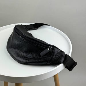 Personalized Leather Fanny Pack – Handmade Waist Bag for Men and Women–Travel Belt Bag, Hip Bag, Crossbody Leather Bag – Gifts for Boyfriend