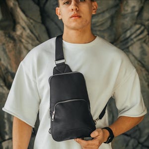 Borsa a tracolla in pelle fatta a mano – Borsa a tracolla nera minimalista