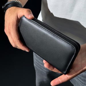 Cartera y clutch de cuero negro: Cartera personalizada para hombre, tarjetero minimalista, regalo de cuero hecho a mano para él, regalo personalizado para padrinos de boda.
