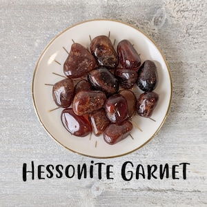 Piedras pulidas de granate hessonita