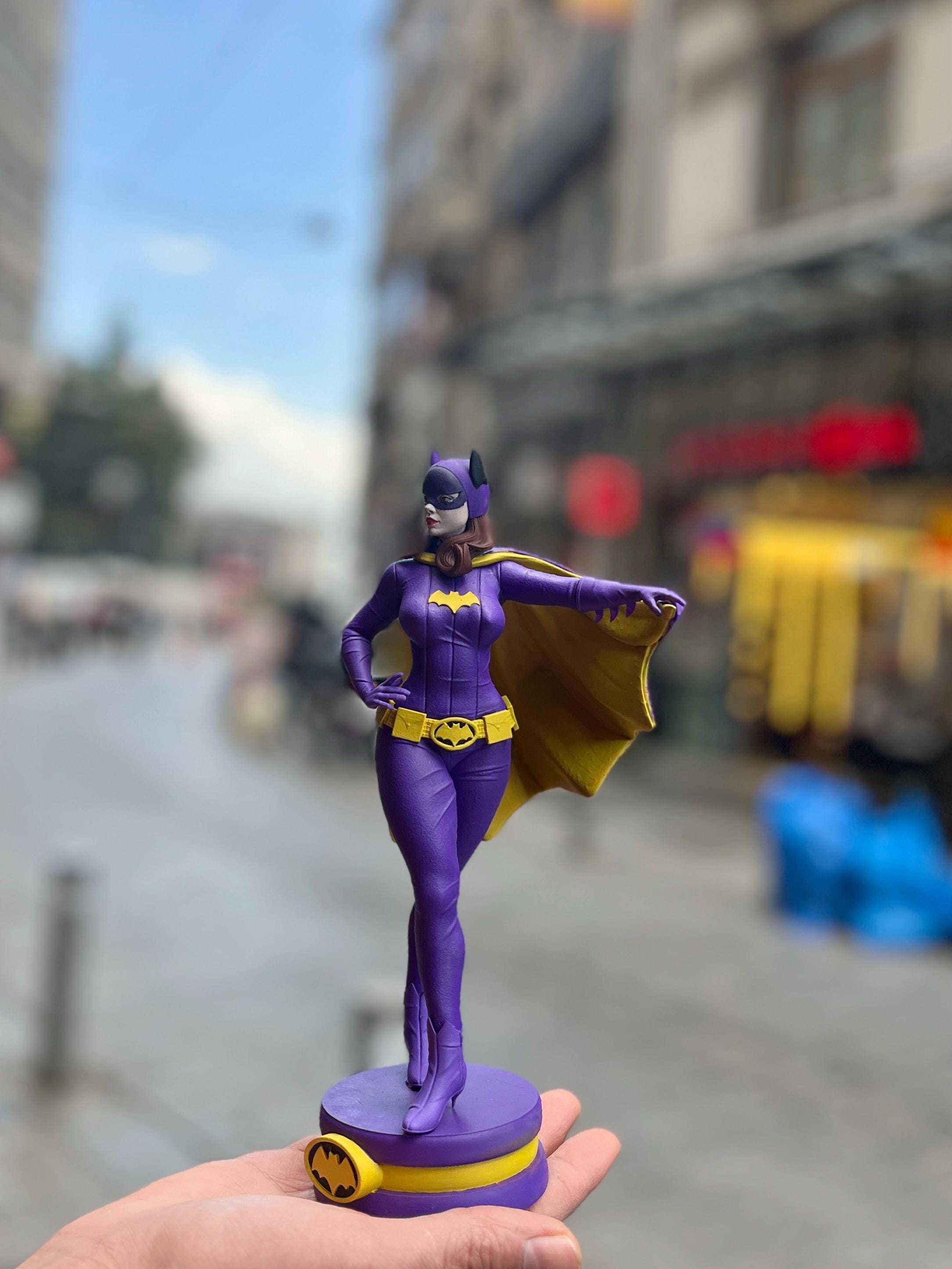 Batgirl 1966 Resin Statue: 3D Printed Model Kit (22cm, 1/9 Scale 