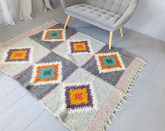 Natural Wool Throw – Handmade Flatweave – Geometric Pattern – Rustic Kilim Rug – Cozy Boho Decor – 5x7 ft.