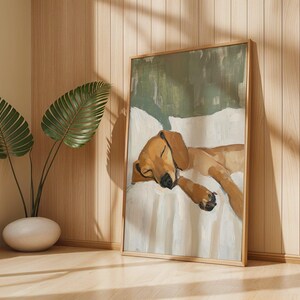 Peut inclure: Une peinture encadr&eacute;e d'un chien brun et blanc dormant sur un lit blanc. Le chien est enroul&eacute; sur le c&ocirc;t&eacute;, la t&ecirc;te reposant sur ses pattes. La peinture a un fond vert et est encadr&eacute;e dans un cadre en bois.
