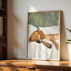 Peut inclure: Une peinture d'un teckel brun et blanc dormant sur un lit ray&eacute; blanc et vert. Le chien est enroul&eacute; sur le c&ocirc;t&eacute;, la t&ecirc;te reposant sur ses pattes. La peinture est r&eacute;alis&eacute;e dans un style r&eacute;aliste avec des coups de pinceau doux.
