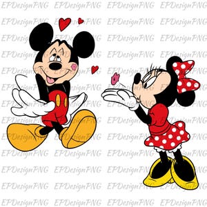 Puede incluir: Ilustración de dibujos animados de Mickey Mouse y Minnie Mouse en una pose romántica. Mickey lleva pantalones cortos rojos, una camisa amarilla y zapatos amarillos. Minnie lleva un vestido rojo con lunares blancos, un lazo rojo y zapatos amarillos. Corazones flotan a su alrededor.