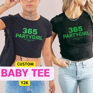 Gepersonaliseerde Charli XCX 365 Party Girl-T-shirt met pictogram | Op maat gemaakt baby-T-shirt | Gepersonaliseerde slogan | Jaren 90/J2K-stijl | Esthetiek uit de jaren 2000