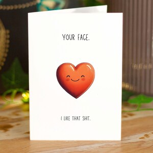 Mi piace il tuo viso, divertente biglietto d'auguri d'amore per il marito, per la moglie, sarcastico biglietto d'auguri per l'anniversario della fidanzata, per il fidanzato, carino biglietto di San Valentino, maleducato