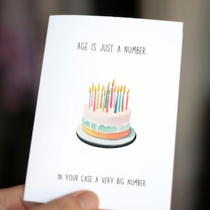 Carte de blague d'âge faite main, voeux d'anniversaire sarcastiques, carte d'anniversaire grossière pour lui ou elle, carte d'anniversaire drôle, humour sur la colline, carte grossière