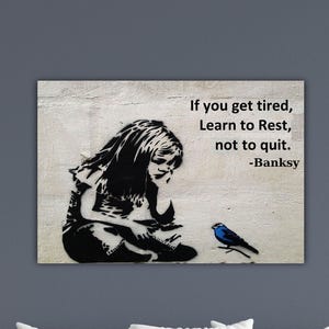 Banksy Ragazza e Uccello Se sei stanco, impara a riposare e non mollare, tela, graffiti, arte murale, poster di Banksy, decorazione da parete per la cameretta dei bambini, regalo, dipinto di Banksy.