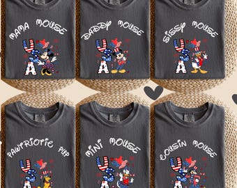 Camiseta personalizada de Mickey y sus amigos de Disneyworld, camisetas personalizadas con nombre de la familia Disney 2025, camiseta retro de viaje a Disneyworld, camiseta de vacaciones familiares de Disney