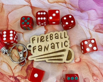 Fireball Fanatic Wizard Llavero de madera con borla