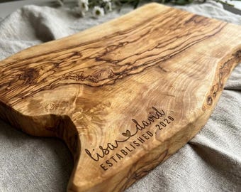 Personalized Olive Wood Cutting Board, Rustic Live Edge Cheese Board, Custom  Charcuterie Boar, Gift for Wedding & Christmas Gift