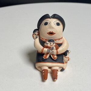 P. Nez Pueblo Indian Pottery Female Storyteller Signed Figurine 2 Inch