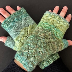 Tweedy Green & Blue Fishtail Lace Gloves KNITTING SALE GL11 image 3