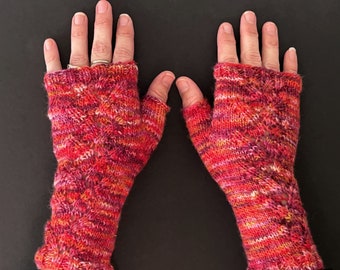 Tweedy Red Fishtail Lace Gloves - KNITTING SALE - GL8