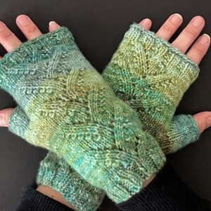 Tweedy Green & Blue Fishtail Lace Gloves KNITTING SALE GL11 image 2