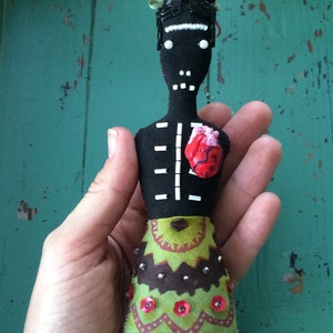 Nina's Frida Kahlo Doll Nina's Frida Doll Day of the Dead Art Doll OOAK Folk Art Doll Mexico Folk Art Inspired image 7