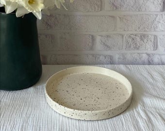 Ceramic Plate with Unique Side Rim , Pottery Plate, Handmade Ceramic, Functional Handmade Plate for Elegant Serving, Modern Dinnerware