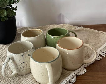 Taza grande de cerámica hecha a mano - Taza de café y té de cerámica - Esmalte moteado en varios colores, Taza de gres artesanal, Cerámica moteada moderna