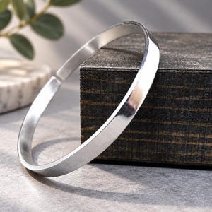 Brazalete de borde recto • Brazalete de plata 999 con apertura y cierre • Acabado brillante • Regalo minimalista unisex