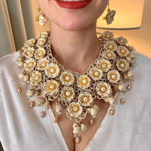 Conjunto de joyería de flores de palma tejidas a mano: collar y aretes llamativos, regalo artesanal mexicano de fibra natural, accesorios florales bohemios.