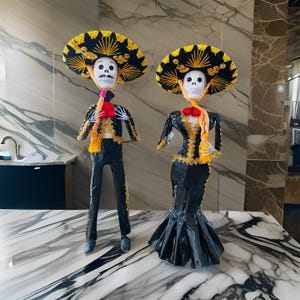 Coppia di Mariachi Catrina in cartapesta fatta a mano – Decorazioni per il Giorno dei Morti – Figurine scheletriche di arte popolare messicana – Regalo per collezionisti