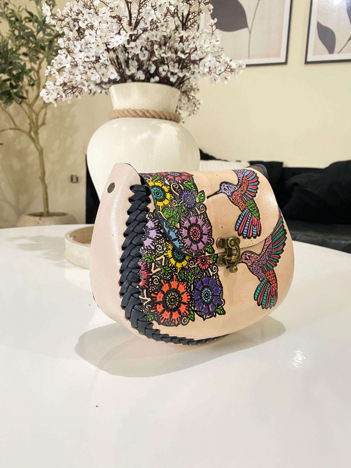 Handmade Tooled Leather Crossbody Bag: Hummingbird Floral  display picture 3