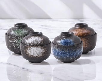 Japońskie ceramiczne miski z pokrywkami: minimalistyczne przybory kuchenne
