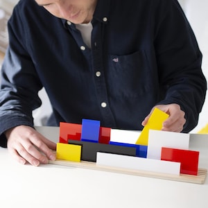 Shapes of MONDRIAN | A 3D Diorama to create artworks inspired in Neoplasticism and De Stijl | To play, educate & decorate | Modern Art Gift