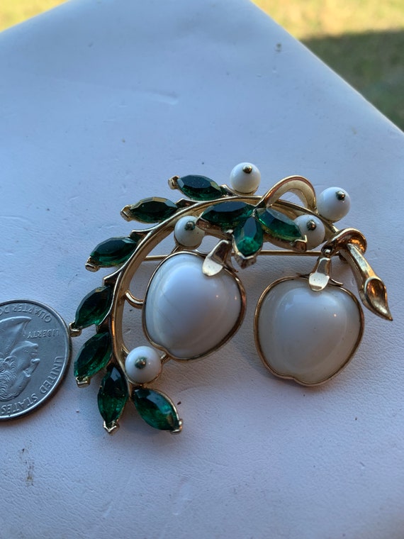 Trifari dangling fruit pin