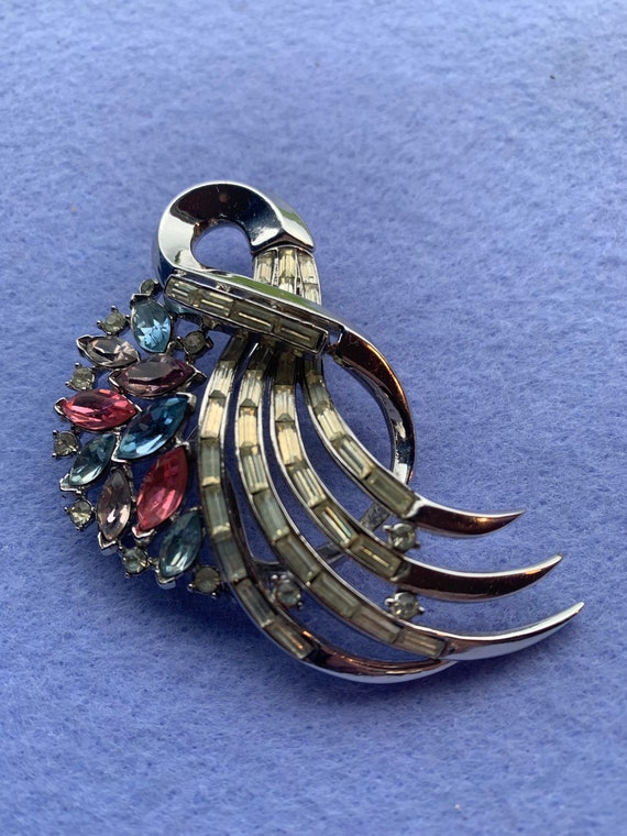 Trifari silvertone pin