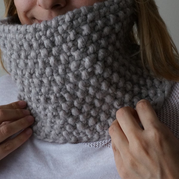 Hand knitted snood in bright grey, extra warm and thick, infinity scarf, neck warmer, READY FOR SHIPPING