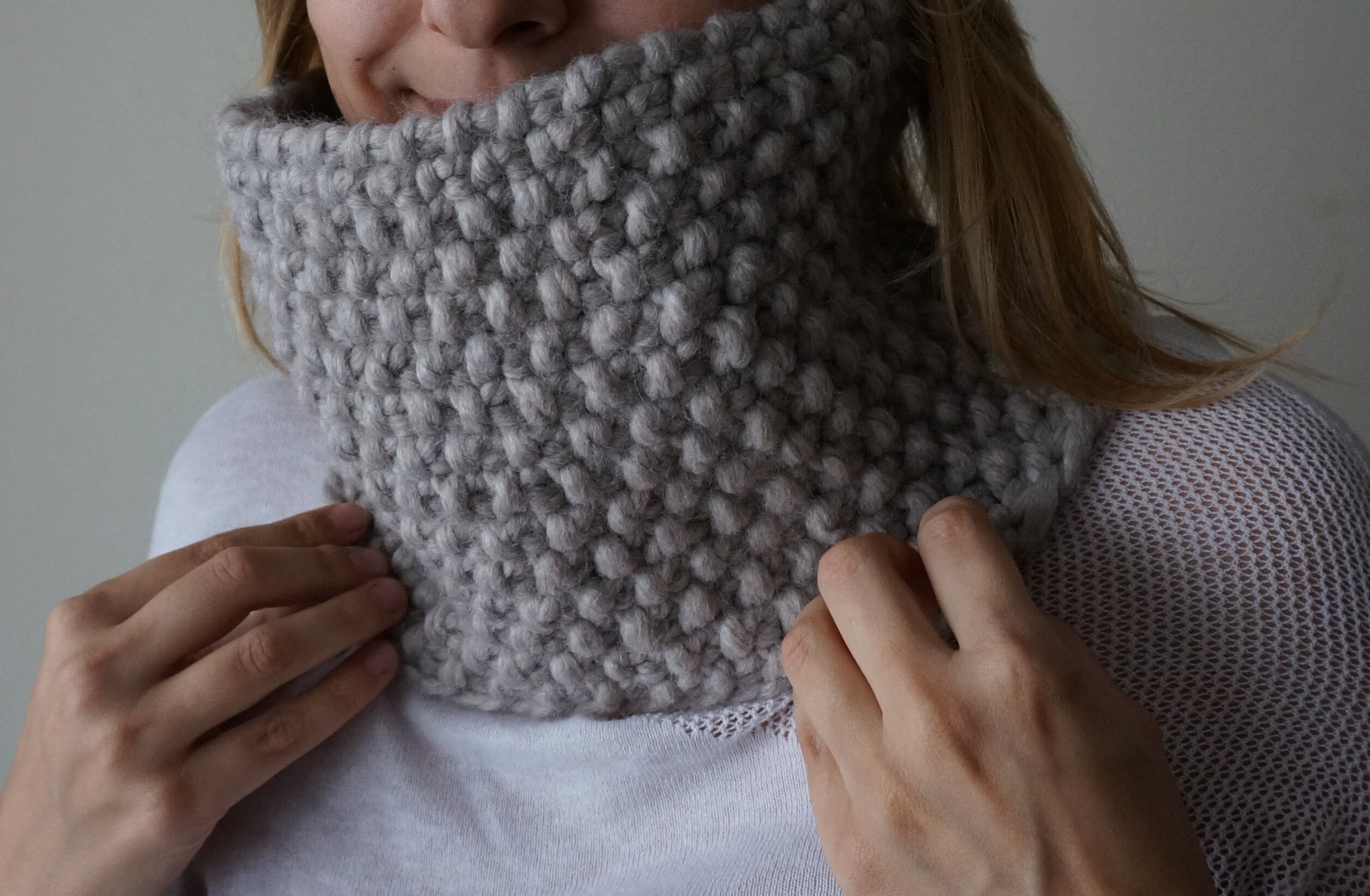 Hand knitted snood in bright grey, extra warm and thick, infinity scarf, neck warmer, READY FOR SHIPPING