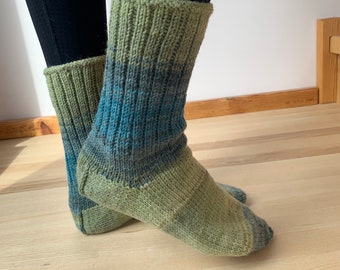 Hand knitted wool socks, green home socks, warm handmade socks, women knitted slippers, men knitted slippers