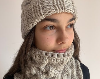 Beige hand knitted set, knitted cowl and hat in beige, knitted snood and knitted hat, READY FOR SHIPPING