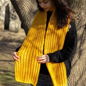 Écharpe tricotée à la main en jaune, écharpe en tricot jaune Prêt à être expédié