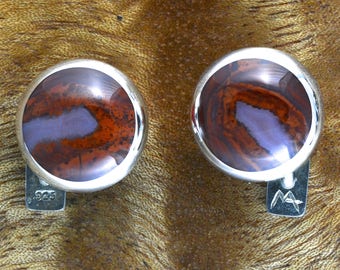 One of a kind, hand engraved Patagonia agate cuff links