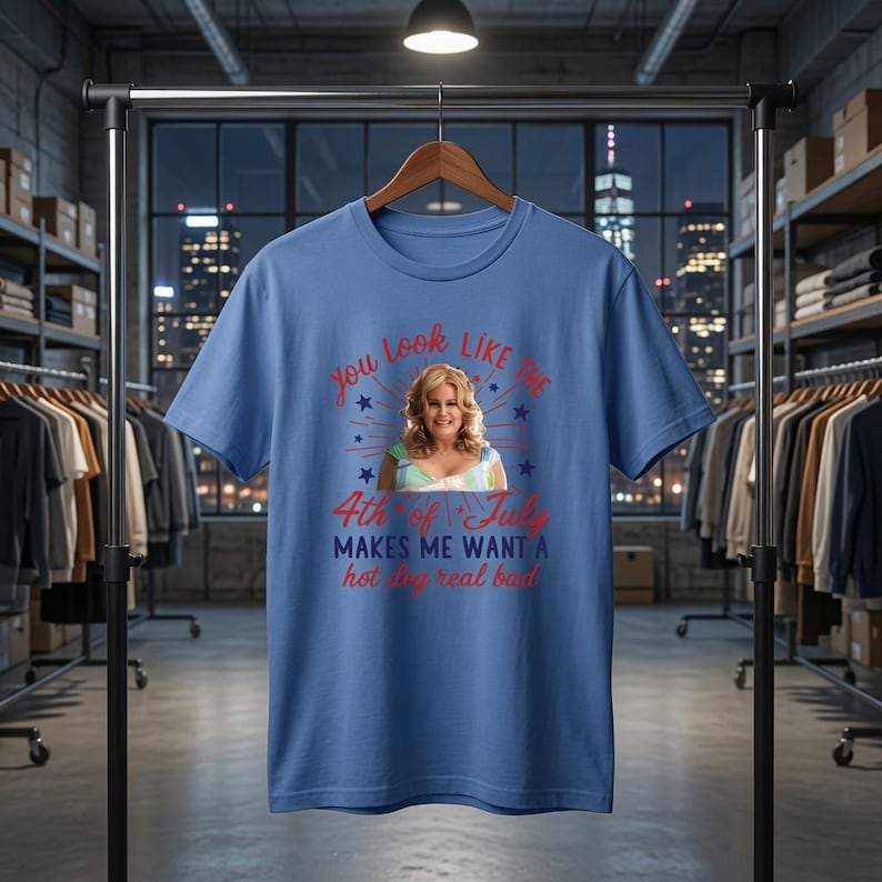 Rolig 4 juli-t-shirt, blond bombshell varmkorv ordvits t-shirt Flo Blue