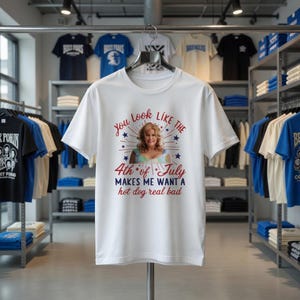 Rolig 4 juli-t-shirt, blond bombshell varmkorv ordvits t-shirt Vit