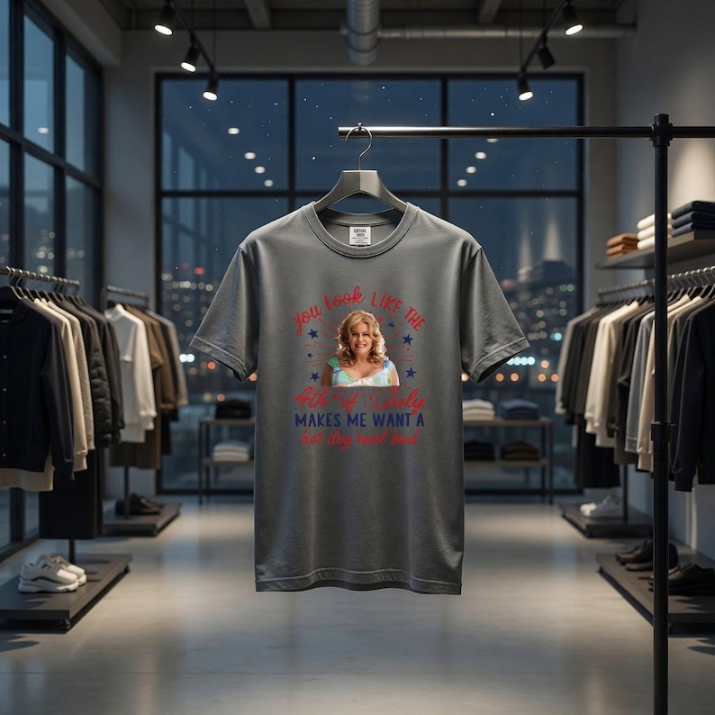 Rolig 4 juli-t-shirt, blond bombshell varmkorv ordvits t-shirt Pepper