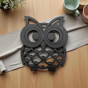 Owl Trivet and Pot Holder, Black Cast Iron for Farmhouse Kitchen, 7.9"