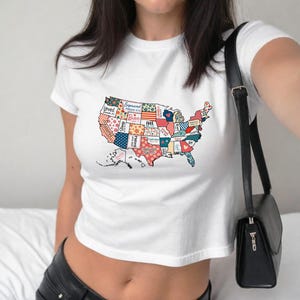 Top corto con versículo bíblico patriótico, camiseta estadounidense de fe, camiseta cristiana de EE. UU., ropa con diseño de mapa religioso, top corto cristiano con mapa de EE. UU.