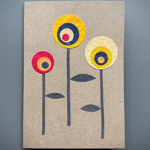 Tarjeta plegable en blanco con flores de estilo mediados de siglo hecha a mano en papel (DIN B6) - sobre cartón beige tipo hierba
