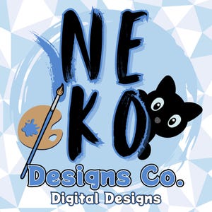 Może przedstawiać: Logo Neko Designs Co. zawiera słowo "NEKO" w dużych, czarnych literach namalowanych pędzlem. Czarny kot wygląda zza litery "O". Po lewej stronie znajdują się pędzel i paleta. Poniżej znajduje się tekst "Designs Co." i "Digital Designs".