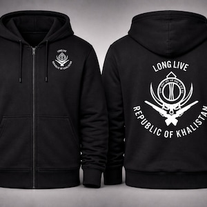 Könnte beinhalten: Schwarzer Kapuzenpullover mit Reißverschluss, weißem Text und einem Wappen-Design. Die Vorderseite zeigt ein kleines Wappen und die Worte "LONG LIVE REPUBLIC OF KHALISTAN". Die Rückseite zeigt ein größeres Wappen und denselben Text.
