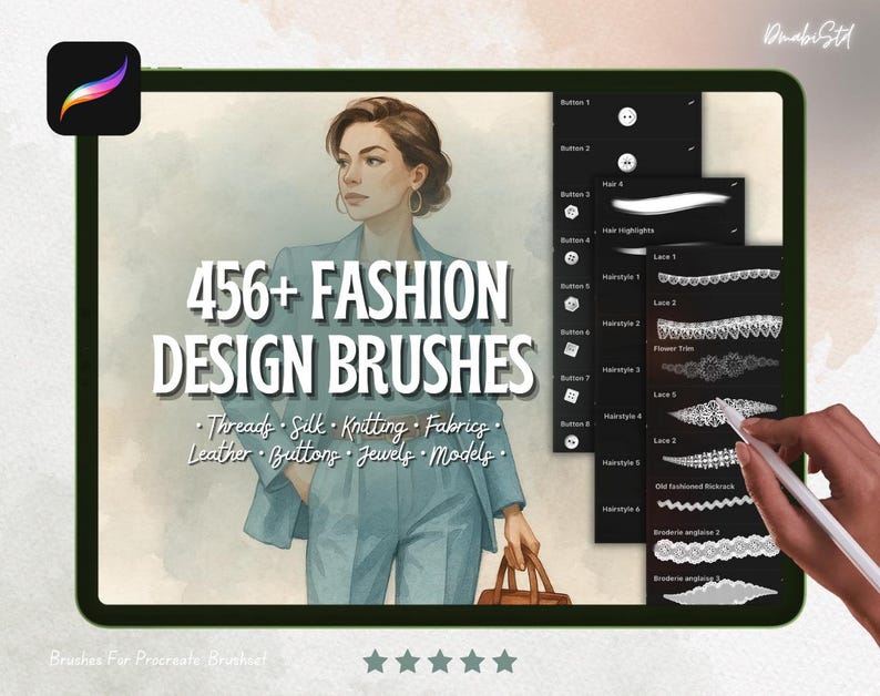 K&ouml;nnte beinhalten: Ein digitales Tablet zeigt eine Procreate-Oberfl&auml;che mit Mode-Design-Pinseln. Der Bildschirm zeigt eine Frau in einem blauen Anzug, den Text "456+ FASHION DESIGN BRUSHES" und Pinselkategorien wie F&auml;den, Seide und Leder.