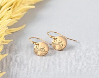 Sierlijke zon oorbellen goud, gouden zon oorbellen bengelen, sunburst oorbellen, hemelse sieraden gouden vulling, cadeau voor vrouw, cadeau voor vrouwen